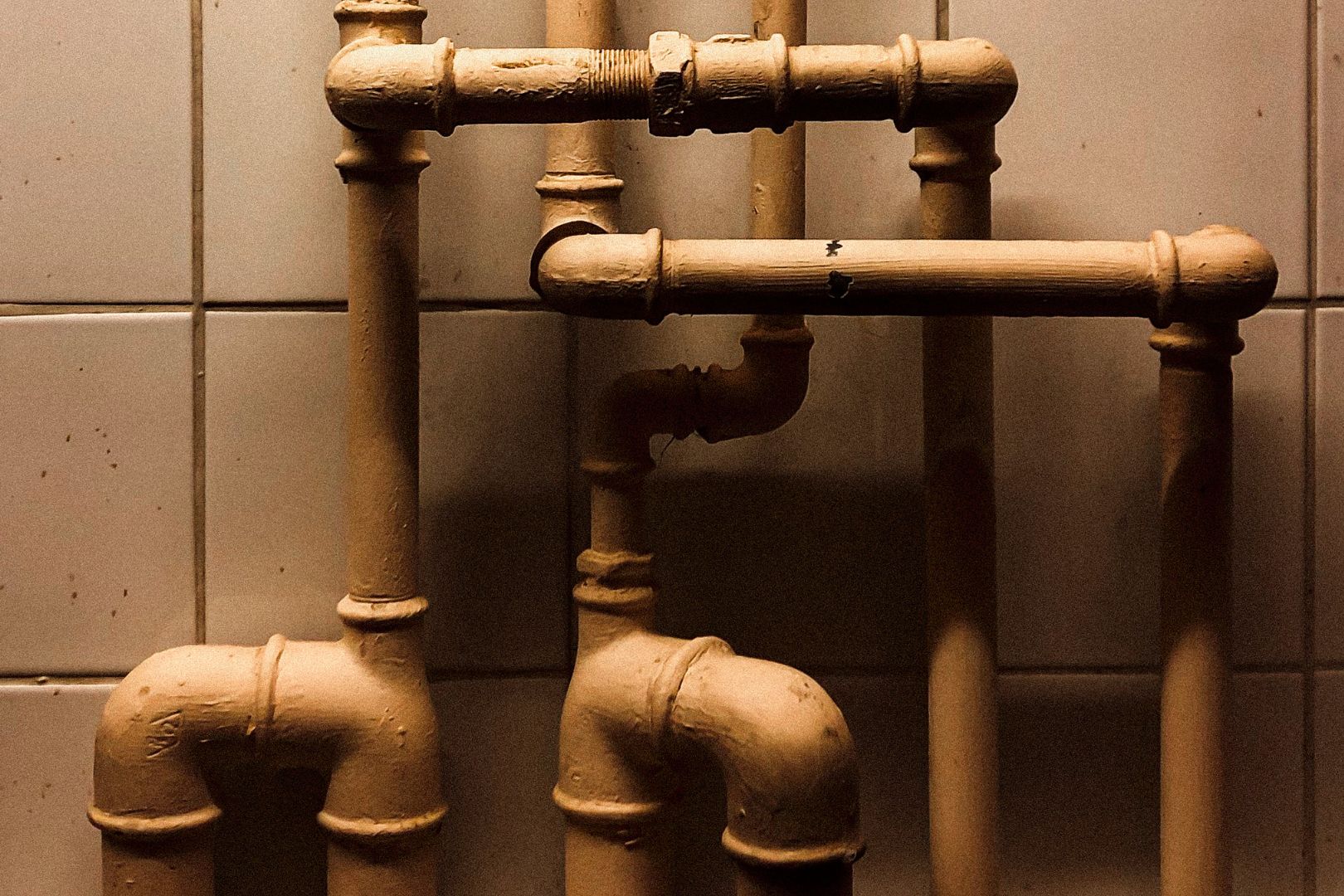 Como acabar com barulho em canos de agua fria